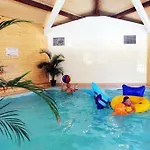 Avec Piscine A 300m De La