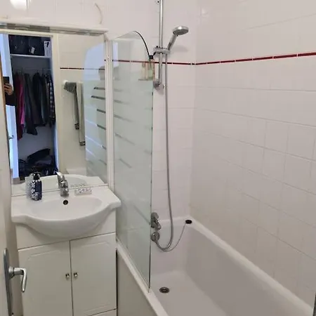 Appartement Avec Piscine à 300m De La