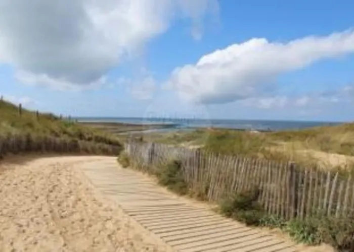 Avec Piscine A 300m De La *