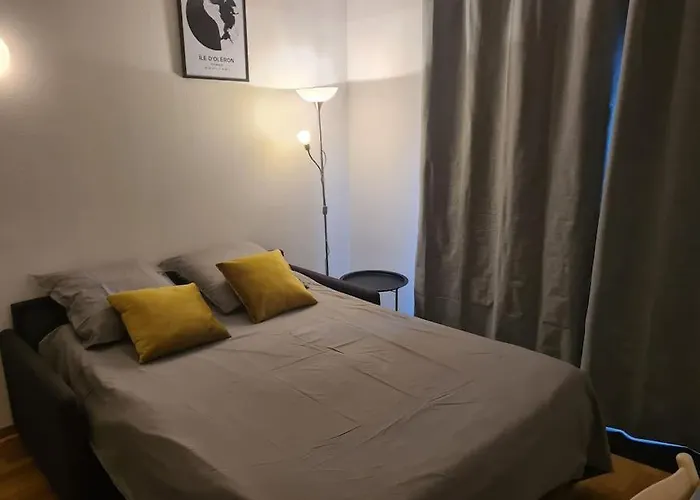 Avec Piscine A 300m De La 公寓 *