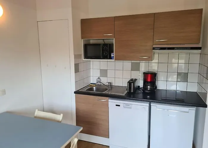 公寓 Avec Piscine A 300m De La *