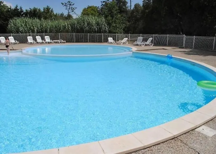 公寓 Avec Piscine A 300m De La *